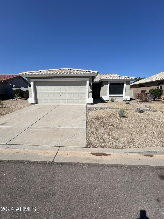 20036 N Coyote Lakes Pkwy, Surprise, AZ 85378 - House Rental in