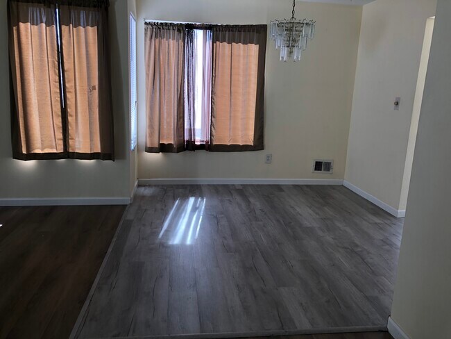 Dining room - 35 Wolkoff Ln