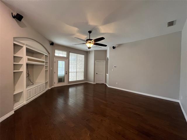 Building Photo - 709 Red Oak Ct