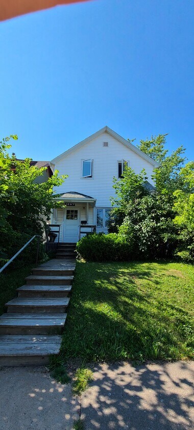 Primary Photo - 1027 E 9th St