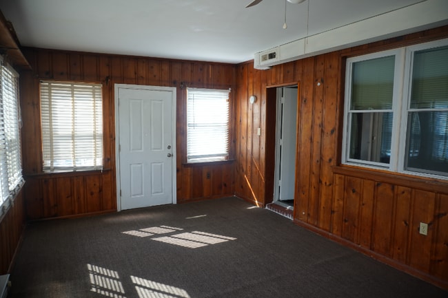 Photo - 3033 Hamilton Ave Apartment