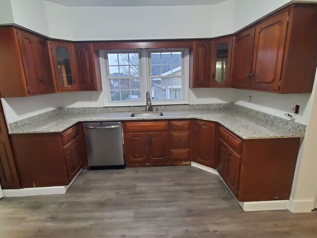 Building Photo - 222 Orient Way