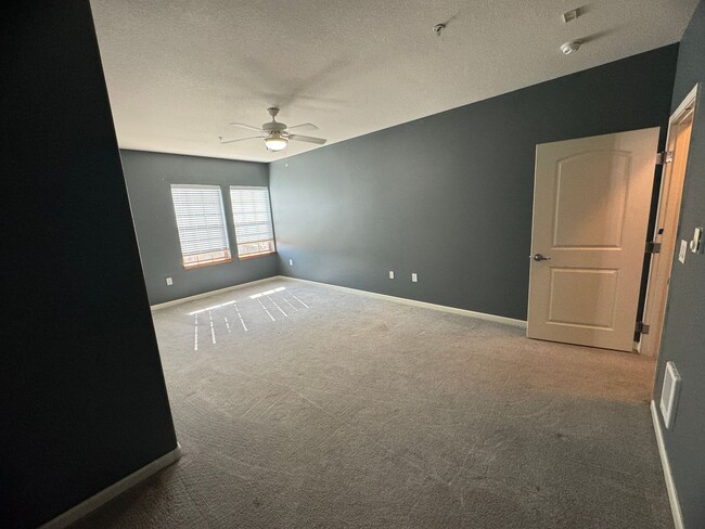 Foto del edificio - Beautiful 1BR Condo in Desirable Hunter's ...