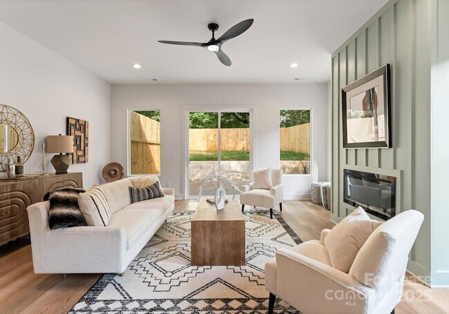 Foto del edificio - 2411 Pruitt St