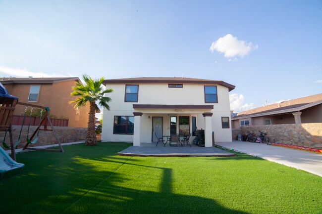 Foto del edificio - 13260 Emerald Creek Dr