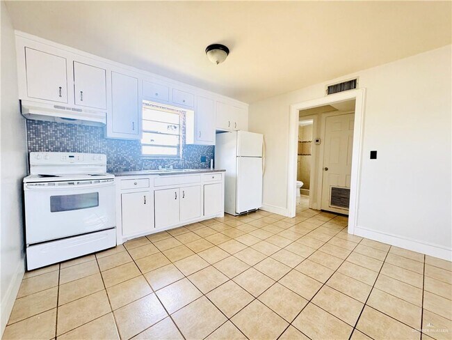 Building Photo - 8 Miller Ave