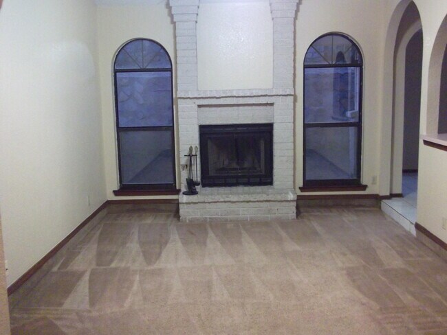 Foto del edificio - 1917 Ralph Janes Pl