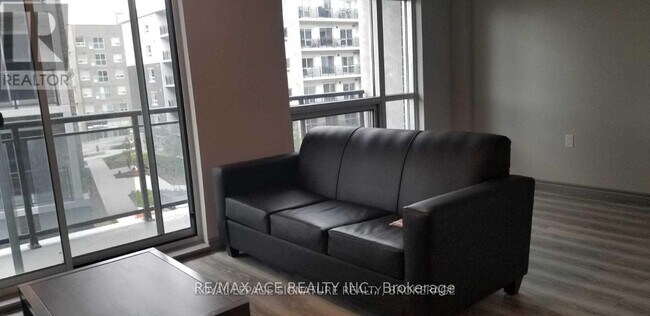 Building Photo - 275 Larch St