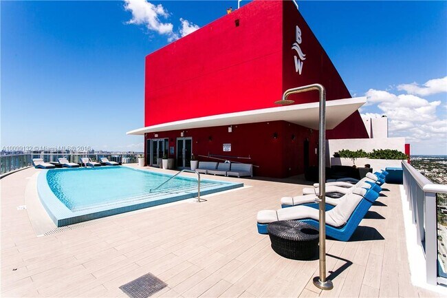 Building Photo - 2602 E Hallandale Beach Blvd