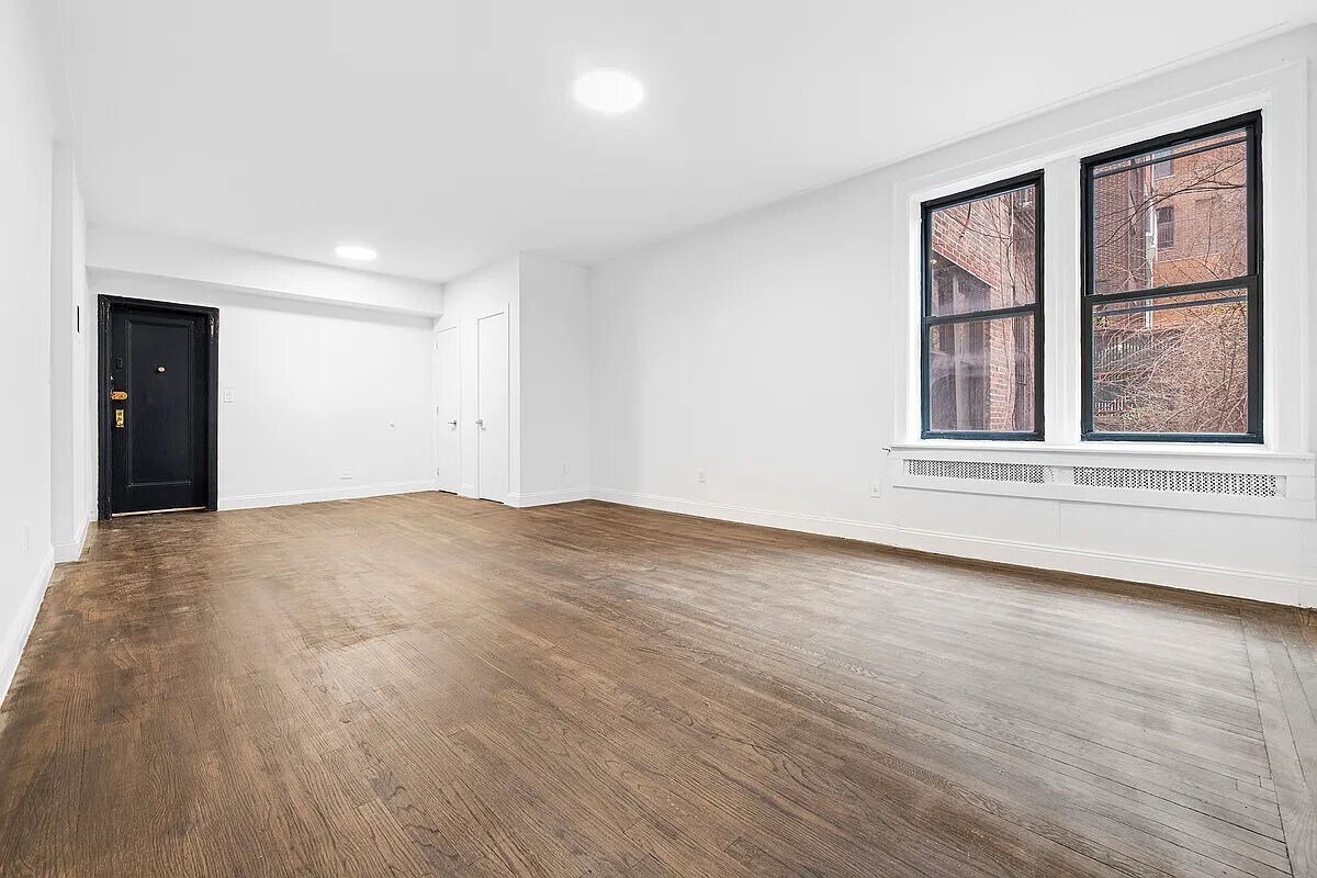Primary Photo - 208 East 31st Street
