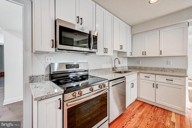 Foto del edificio - 804 Oella Ave