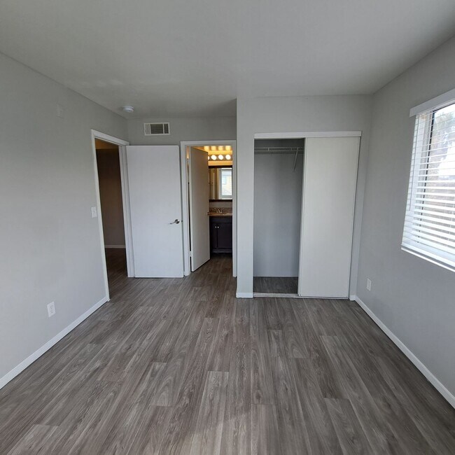 Building Photo - 2556 S Van Patten St