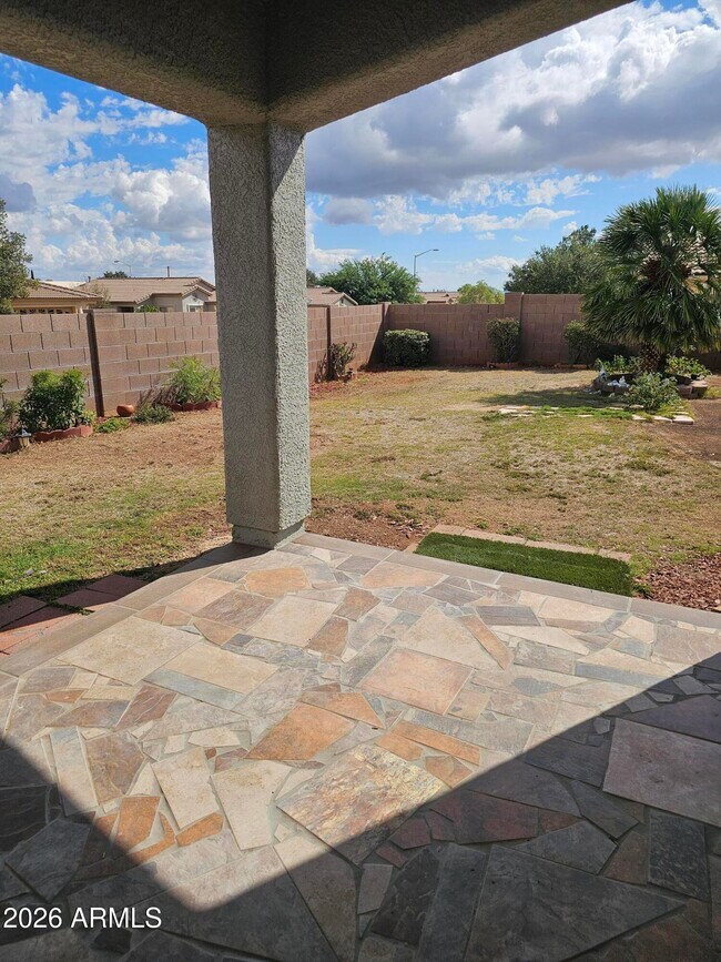 Building Photo - 2311 Skyview Dr