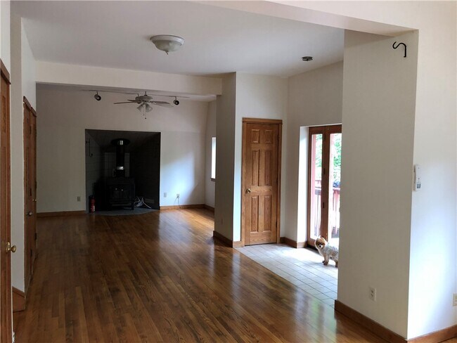 Foto del edificio - 480 Lansingville Rd