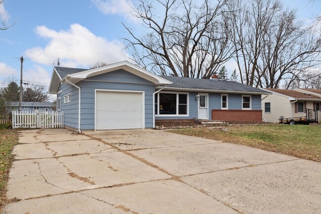 Building Photo - 1349 Sycamore St