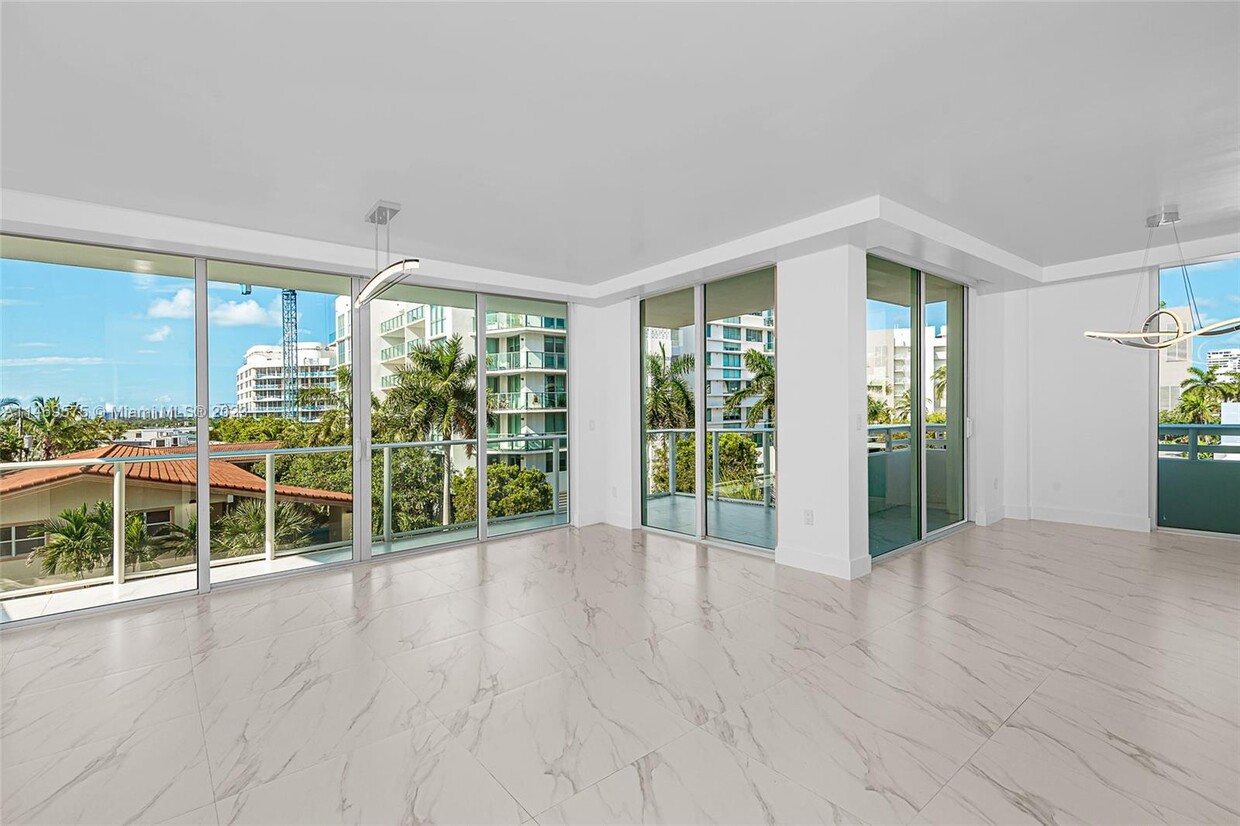 Foto principal - 1150 102nd St