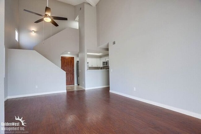 Foto del edificio - Charming 2Bdm 2Ba Condo in The Venetian Community of La Jolla