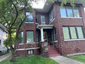 Building Photo - 811 S State St
