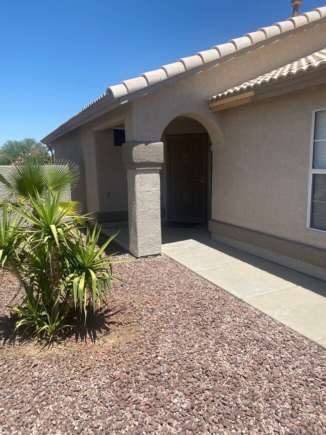 entrada principal - 7146 W Hunnington Dr