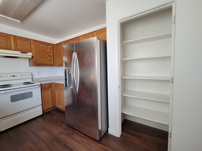 Foto del edificio - COMING SOON 4 BEDROOM 2.5  BATH  2 STORY HOME