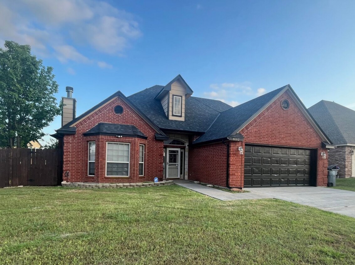 Foto principal - 8102 SW Cherokee Ave