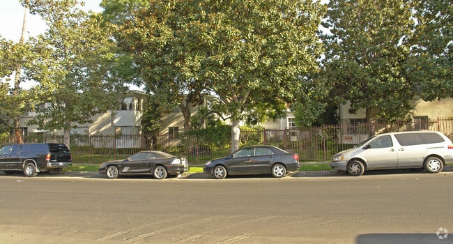 Building Photo - 1206 S Bronson Ave