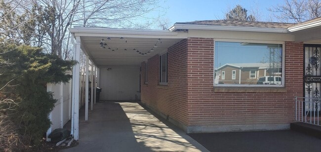 Building Photo - 3 bed 2 bath house