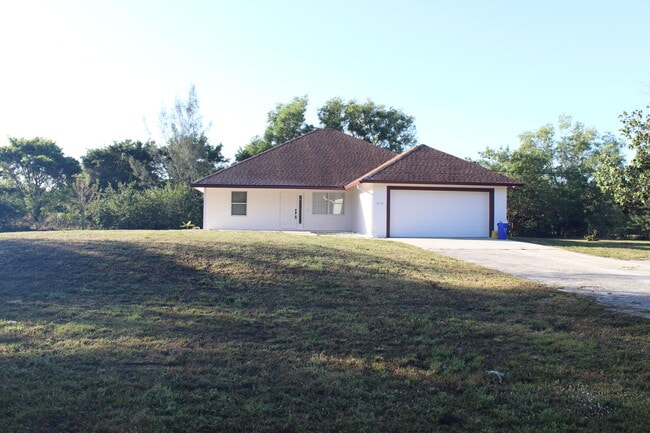 Building Photo - 16138 Epson Dr E