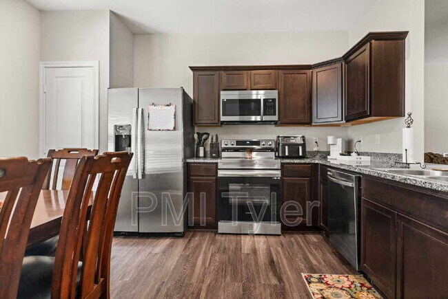 Foto del edificio - 134 Blue Bird Ln