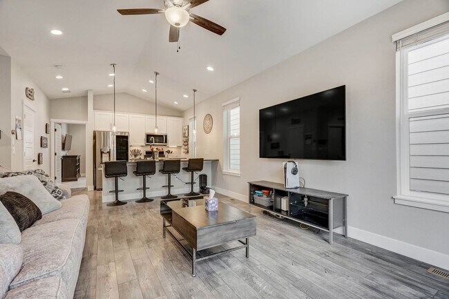 Building Photo - Modern Wolf Ranch 2 Bedroom Home