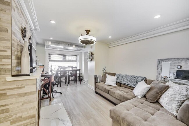 Foto del edificio - 349 W Belden Ave
