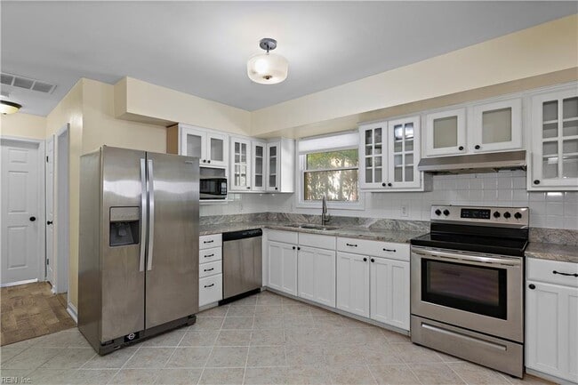 Building Photo - 62 Rexford Dr