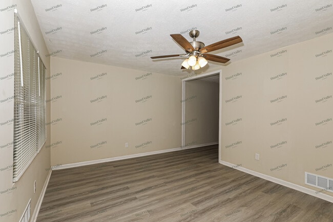 Building Photo - 8355 Dunellen Ln