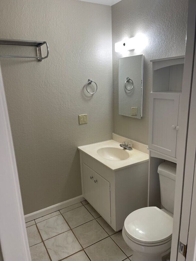 Building Photo - Call this your next home 3 Bedroom 2.5 Bat...