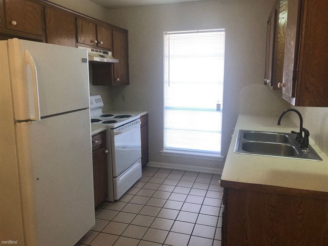 Building Photo - 2 br, 1 bath  - 912 Navajo Trl
