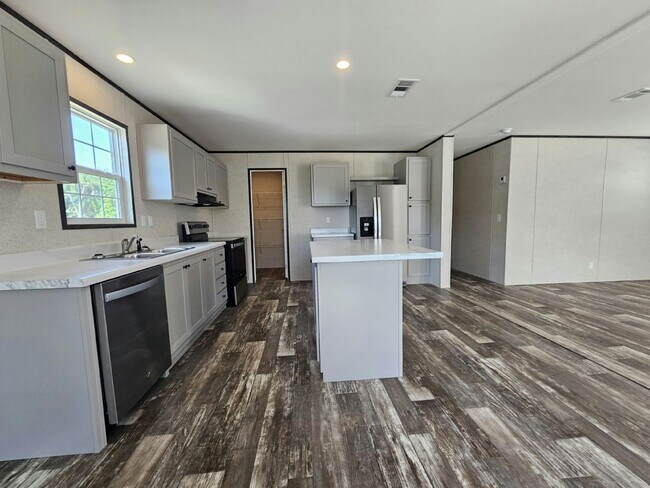 Building Photo - 16821 Oak Leaf Ct