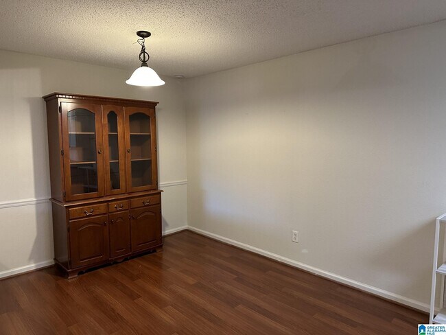 Foto del edificio - 1107 Chapel Creek Dr