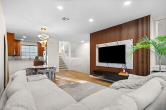 Building Photo - 1213 Tequesta St