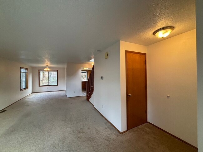 Building Photo - 7050 SW 174th Ave