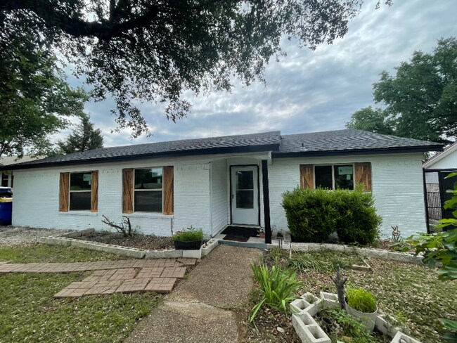 Building Photo - 1208 E Malloy Bridge Rd