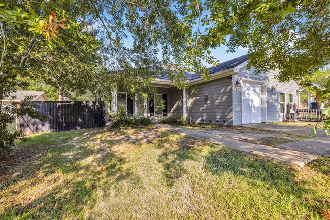 Building Photo - 11103 Amber Dr