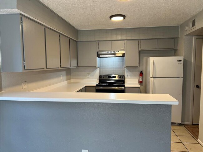 Foto del edificio - 12108 Copper Tree Pvt Ln