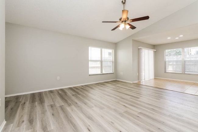 Building Photo - 648 Lake Dexter Cir