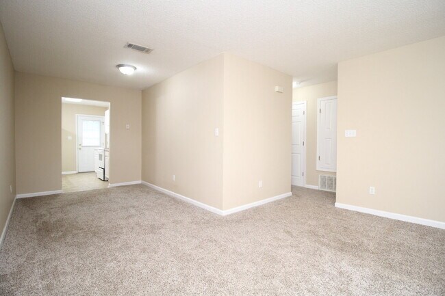 Foto del edificio - 2-Bed, 2-Bath Milton Duplex Minutes from Whiting Field – Pet Friendly with Lawn Maintenance Inclu...