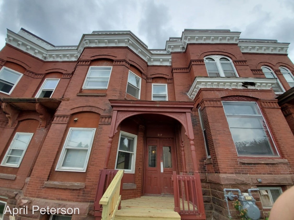Primary Photo - 217-219 N 2nd Ave E
