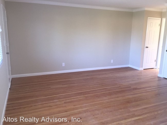 Building Photo - 1290 Brookfield Ave