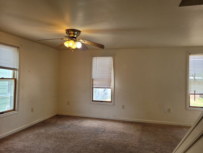 Building Photo - 326 E Burd Street