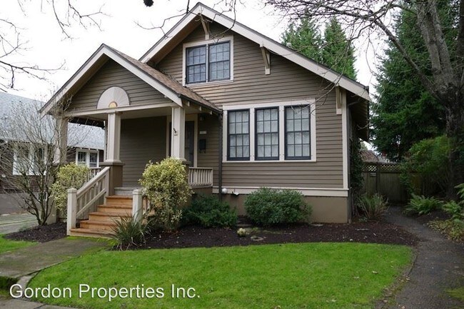 Building Photo - 3 br, 1 bath House - 1533 SE Martins St