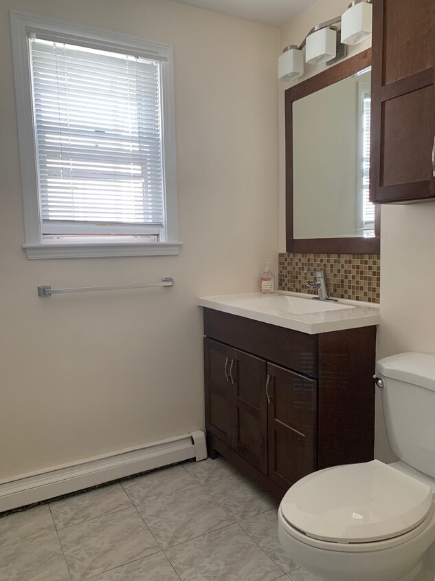 Full Bath - 76 Pearson Rd