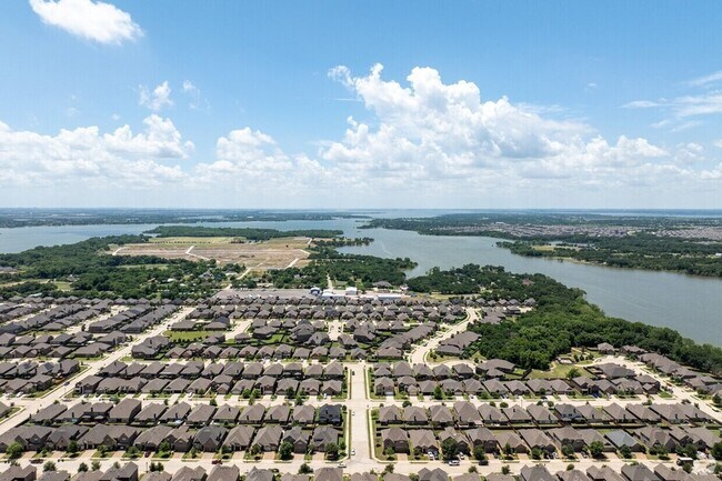 Foto del edificio - 721 Lake Pleasant Rd